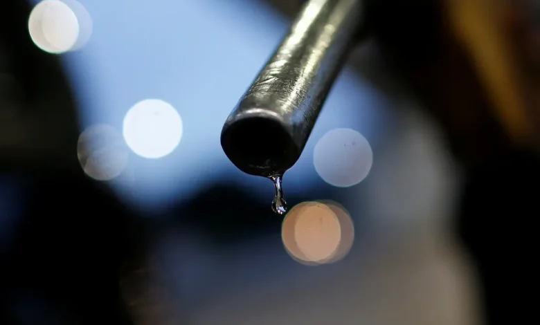 Combate à informalidade e regulamentação de dívida no setor de combustível impulsionam ações de distribuidoras listadas na B3, apesar de desafios persistirem.