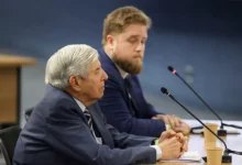 Advogado de Augusto Heleno apresenta explicações ao ministro Alexandre de Moraes sobre o estado de saúde do general, condenado a 21 anos de prisão por suposto plano de golpe de Estado.