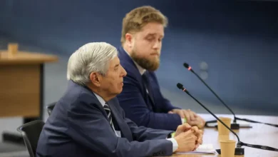 Advogado de Augusto Heleno apresenta explicações ao ministro Alexandre de Moraes sobre o estado de saúde do general, condenado a 21 anos de prisão por suposto plano de golpe de Estado.