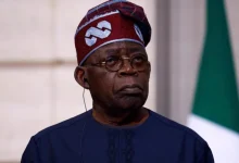 Um pastor anglicano e sua família foram brutalmente assassinados por extremistas na Nigéria, após um sequestro de um mês. A comunidade internacional deve se unir para apoiar a Nigéria em sua luta contra a violência e a perseguição a cristãos.