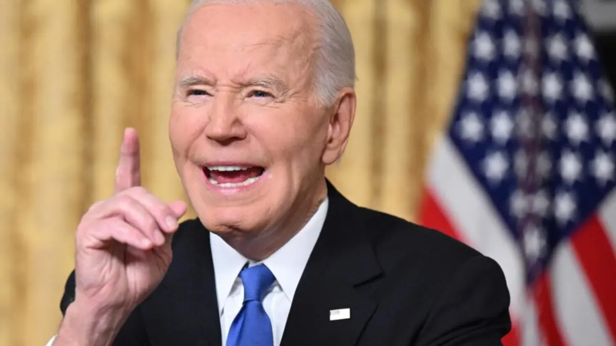 Afegão é preso por tentativa de terrorismo após compartilhar vídeos de construção de bomba no TikTok 14 Homem afegão de 29 anos é preso em operação conjunta do Texas e FBI por tentativa de terrorismo após compartilhar vídeos de construção de bomba em sua conta no TikTok.