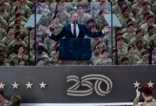 O secretário do Exército dos EUA, Dan Driscoll, acusa fabricantes de armas de inflar preços, afirmando que o governo e as Forças Armadas foram enganados.