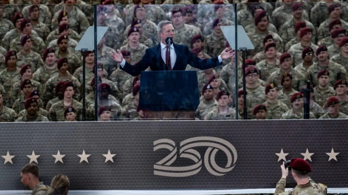 Secretário do Exército dos EUA Acusa Fabricantes de Armas de Inflar Preços 14 O secretário do Exército dos EUA, Dan Driscoll, acusa fabricantes de armas de inflar preços, afirmando que o governo e as Forças Armadas foram enganados.