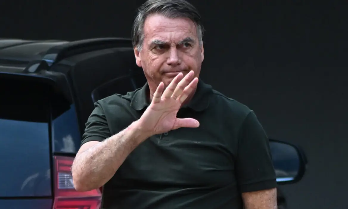 STF recebe habeas corpus em favor de Jair Bolsonaro, solicitando revogação de medidas cautelares impostas após prisão preventiva por suposto plano de golpe de Estado.