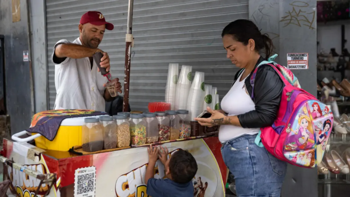 Venezuela completa um ano sem números oficiais sobre a inflação, afetando empresas, consumidores e produtores em meio a uma grande incerteza econômica.