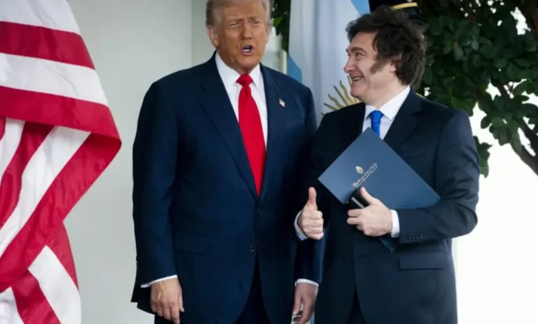 Argentina e EUA se aproximam em cúpula histórica em Miami. Líderes globais discutirão cooperação econômica e política, além de mudanças climáticas.