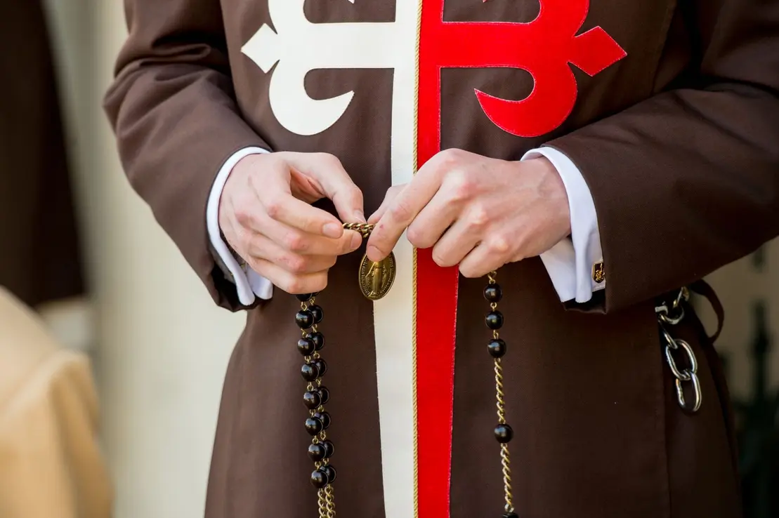 O caso do Comissariado imposto à instituição Arautos do Evangelho é um exemplo de como a justiça pode ser manipulada por interesses pessoais e políticos, violando direitos e causando injustiças.