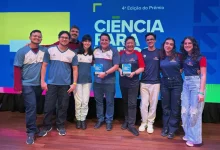 Duas Escolas Técnicas Estaduais conquistaram o Prêmio Ciência para Todos na categoria Ensino Médio com projetos inovadores que melhoram a experiência de ensino-aprendizagem.