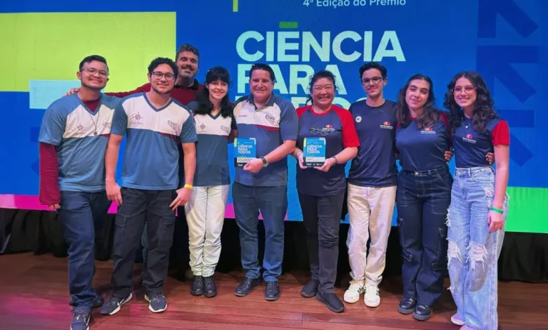 Duas Escolas Técnicas Estaduais conquistaram o Prêmio Ciência para Todos na categoria Ensino Médio com projetos inovadores que melhoram a experiência de ensino-aprendizagem.
