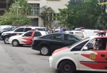 Operação Garrafa Legal combate comércio de bebidas adulteradas na Grande São Paulo, apreendendo substâncias perigosas e conscientizando consumidores sobre a importância da autenticidade dos produtos.