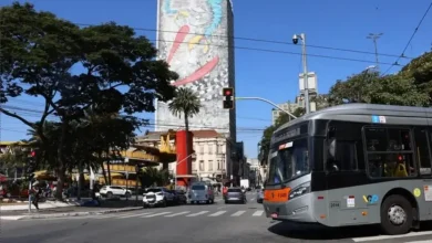 Plano de Segurança Viária do Governo de SP Prioriza Transporte Público 2 Plano de Segurança Viária do Governo de SP prioriza transporte público para reduzir óbitos no tráfego em São Paulo, com foco em acessibilidade e eficiência.
