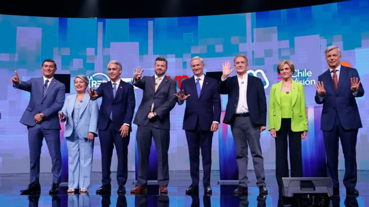 Debate presidencial no Chile: candidatos discutem operação policial no Rio de Janeiro e propostas para segurança pública.