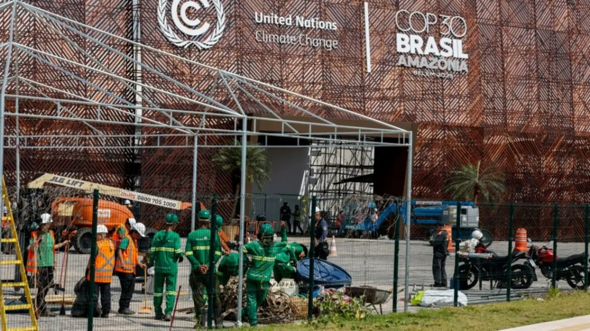 COP 30 em Belém: Polícia Federal Coordena Segurança Pública 14 A Polícia Federal coordenará a segurança pública durante a COP 30 em Belém, com foco em proteger autoridades e espaços oficiais, utilizando força federal em 10 frentes estratégicas e em coordenação com outras forças de segurança.