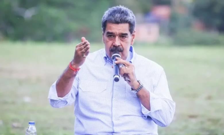 Polícia espanhola desmantela rede criminosa venezuelana Tren de Aragua, prendendo 13 suspeitos em operação contra o tráfico de drogas na Europa.