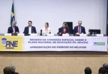 Política educacional brasileira em xeque: projeto do PNE compromete a qualidade da educação por mais uma década.
