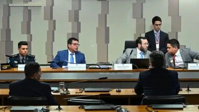 Operação do Comando Vermelho não enfraqueceu o PCC. 2 Subsecretário de Inteligência da Polícia Militar do Rio de Janeiro afirma operação teve impacto simbólico, mas efeito prático limitado no enfraquecimento do Comando Vermelho, com prisões e mortes de criminosos.