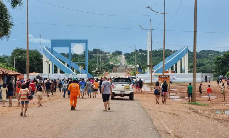 Nova ponte sobre o Rio Tocantins está 90% pronta, substituindo a antiga ponte JK que desabou em 2024, causando vítimas.