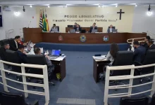 Vereadores de Paraguaçu Paulista rejeitam vetos e aprovam projetos de lei importantes para melhorar a vida dos cidadãos e a gestão municipal, refletindo dedicação e compromisso da comunidade.