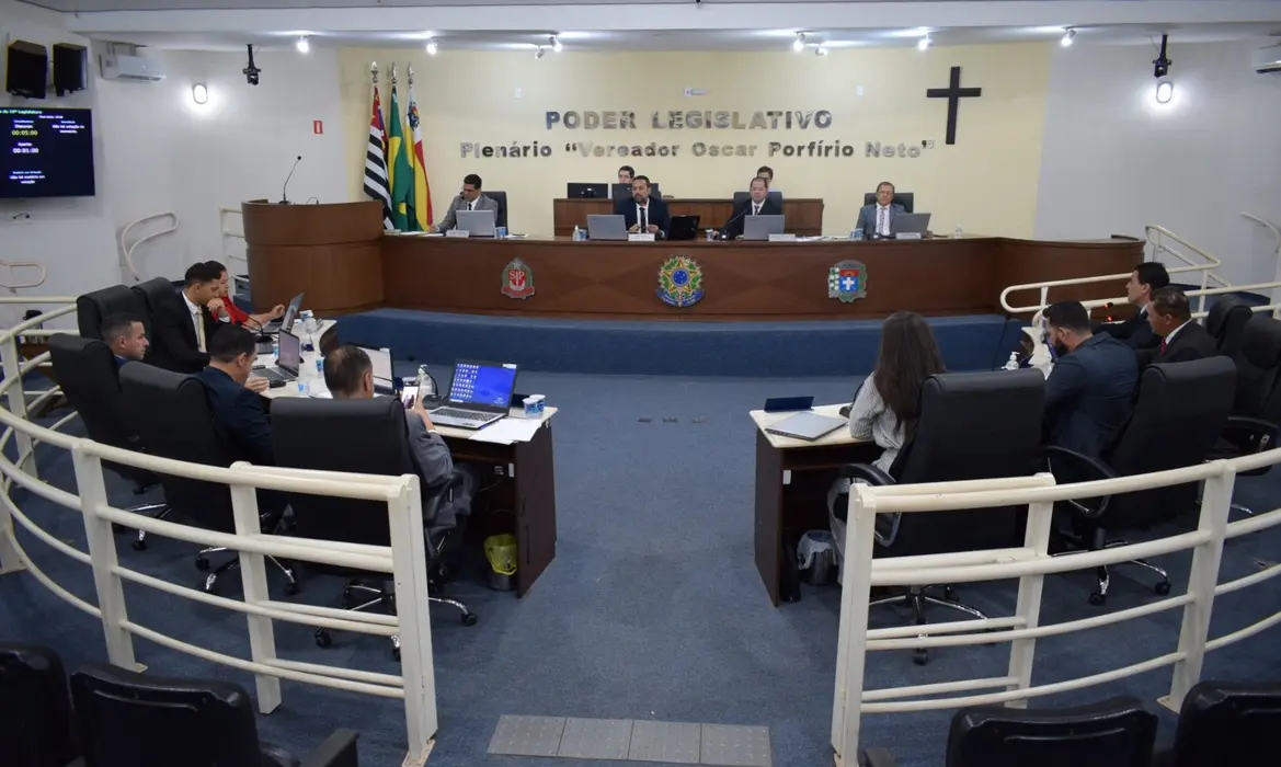Vereadores de Paraguaçu Paulista Aprovam Projetos de Lei Importantes 14 Vereadores de Paraguaçu Paulista rejeitam vetos e aprovam projetos de lei importantes para melhorar a vida dos cidadãos e a gestão municipal, refletindo dedicação e compromisso da comunidade.