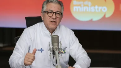 Brasil registra aumento de casos de sarampo em 2025 2 O Brasil enfrenta um aumento significativo de casos de sarampo, com 37 casos registrados em sete estados em 2025. O ministro da Saúde criticou o negacionismo em relação às vacinas e a falta de apoio à vacinação.