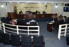 Câmara de Vereadores aprova projetos importantes, incluindo regulamentação de edificações e parcerias com instituições sociais para melhorar atendimento médico e proteção a crianças vulneráveis.