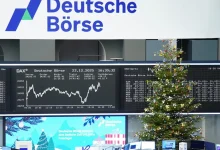 Mercados europeus operam com volumes baixos e cautela, enquanto investidores avaliam dados econômicos e ajustam estratégias de investimento.