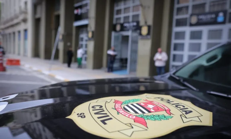 Polícia Civil de São Paulo desmanteleu esquema de roubos de carga com participação de prestadores de serviços, prendendo os envolvidos e interrompendo o fluxo de dinheiro.