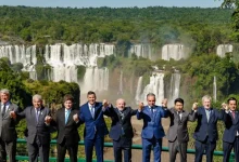 O presidente Lula da Silva expressou frustração com o adiamento do acordo entre o Mercosul e a União Europeia, criticando resistências dos países europeus e intervenção dos EUA no Caribe.