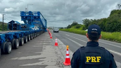 Operação Ano Novo: Tolerância Zero à Mista de Álcool e Direção 2 A Polícia Rodoviária Federal lança a Operação Ano Novo para reduzir mortes no trânsito e combater violência nas rodovias federais com um lema claro: tolerância zero à mistura de álcool e direção.