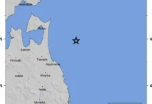 Terremoto de magnitude 7,5 atinge o norte do Japão, deixando ao menos oito pessoas feridas e causando danos em Hokkaido e Aomori, com alerta de tsunami ativo.