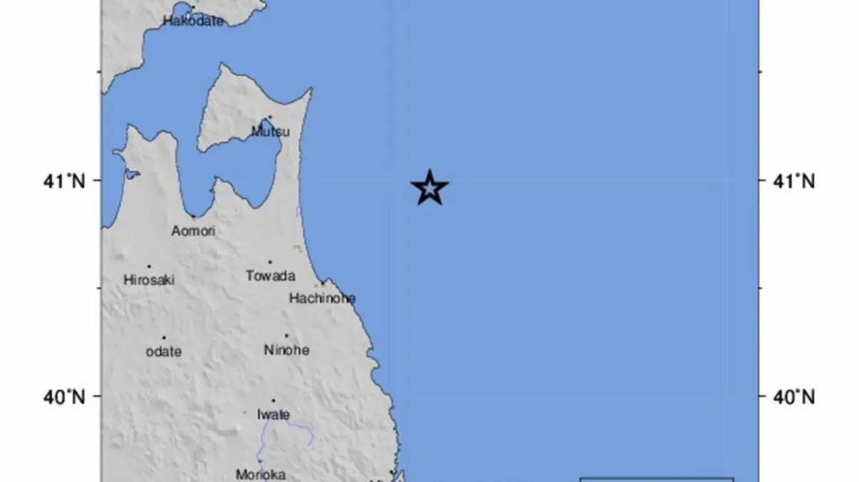 Terremoto de magnitude 7,5 atinge o norte do Japão, deixando ao menos oito pessoas feridas e causando danos em Hokkaido e Aomori, com alerta de tsunami ativo.