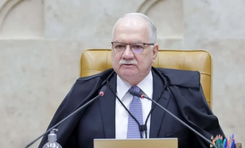 "O presidente do STF, ministro Edson Fachin, destaca a importância da autonomia e independência da magistratura para fortalecer a democracia e institucionalidade no Brasil."