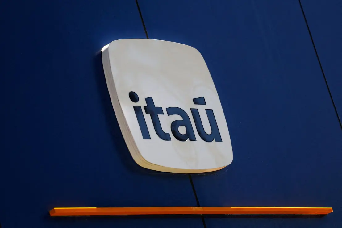 O Itaú no Mercado Financeiro: Consistência e Crescimento 14 Saiba como o banco Itaú se destacou no mercado financeiro com consistência operacional, crescimento e estabilidade ao longo dos anos.
