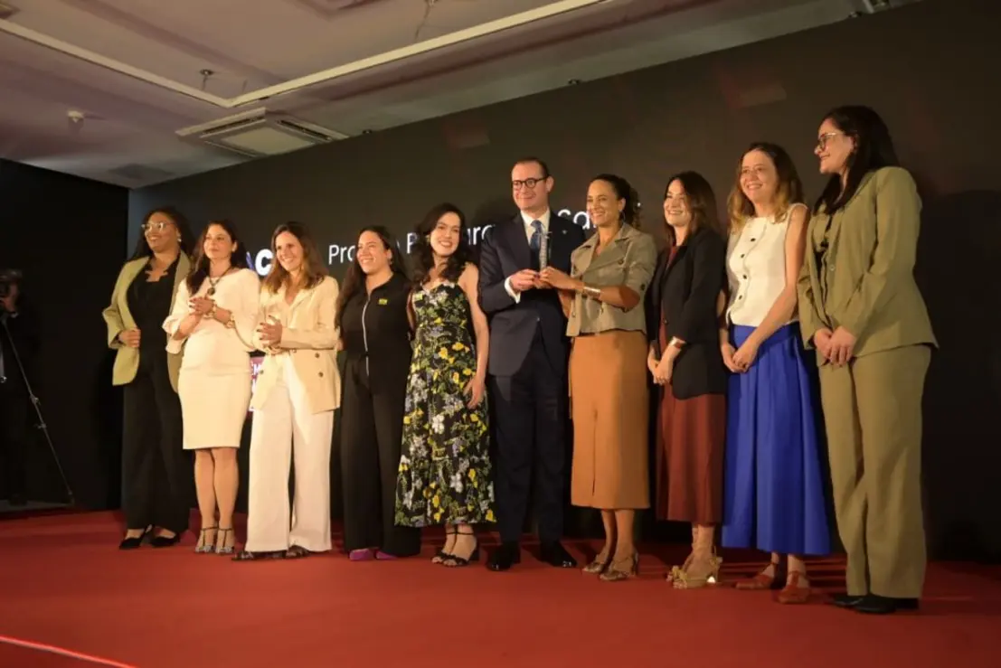 Procurando Saber é prática nacional transformadora do Sistema de Justiça, distinguida com o Prêmio Innovare. Integrando procuradores em aulas, promove compreensão e conscientização sobre justiça e direito.