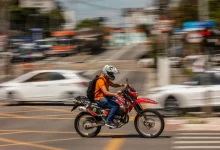 Governo de São Paulo sanciona projeto que isenta IPVA para motocicletas com cilindradas até 180 cc, beneficiando mais de 4 milhões de veículos.