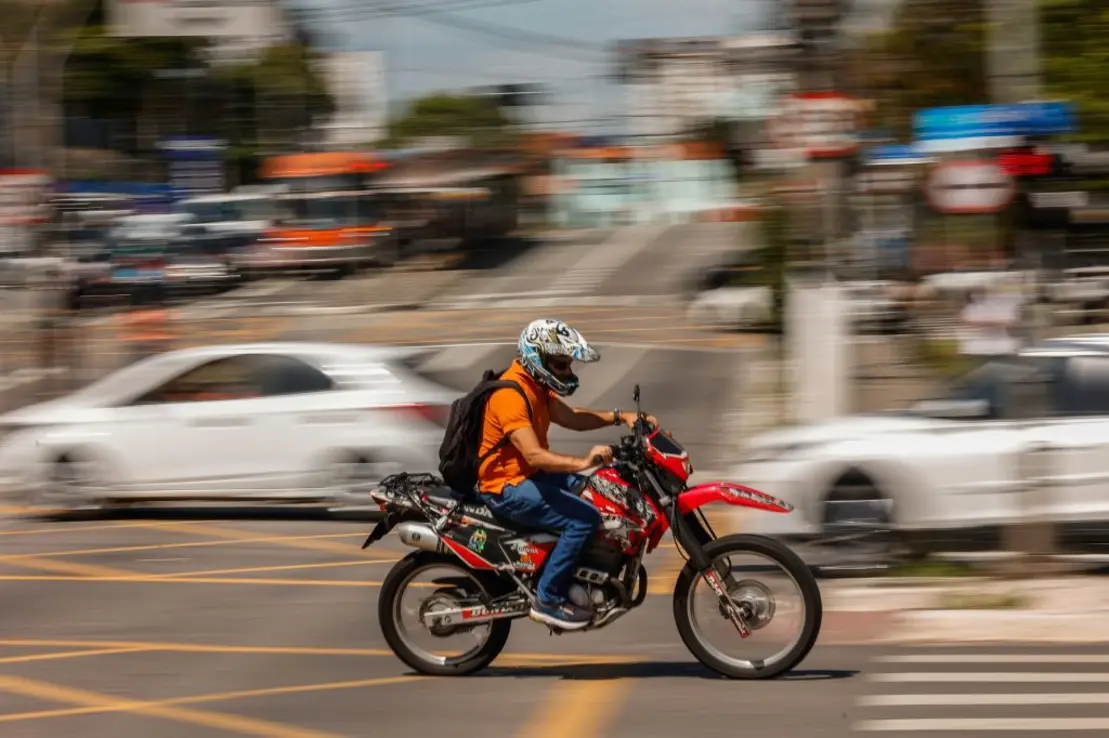 Governo de São Paulo sanciona projeto que isenta IPVA para motocicletas com cilindradas até 180 cc, beneficiando mais de 4 milhões de veículos.