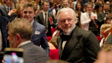 Julian Assange Acusa Integrantes da Fundação Nobel de Irregularidades no Prêmio Nobel da Paz. 2 Julian Assange denuncia integrantes da Fundação Nobel por irregularidades na premiação de María Corina Machado com o Prêmio Nobel da Paz, alegando apropriação indébita e facilitação de crimes de guerra.