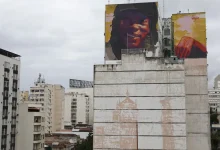Milton Nascimento recebe homenagem inesquecível no Rio de Janeiro com mural de 300 metros quadrados na Lapa.