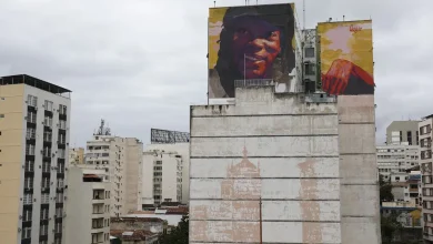Milton Nascimento recebe homenagem inesquecível no Rio de Janeiro com mural de 300 metros quadrados na Lapa.