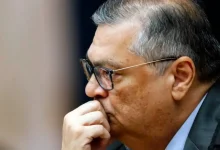 Supremo Tribunal Federal suspende efeito de artigo do projeto de lei que reduz benefícios fiscais e libera R$ 1,9 bilhão em emendas consideradas inconstitucionais.