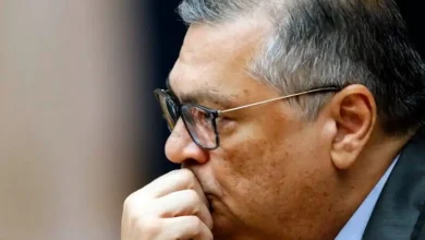 Supremo Tribunal Federal suspende efeito de artigo do projeto de lei que reduz benefícios fiscais e libera R$ 1,9 bilhão em emendas consideradas inconstitucionais.