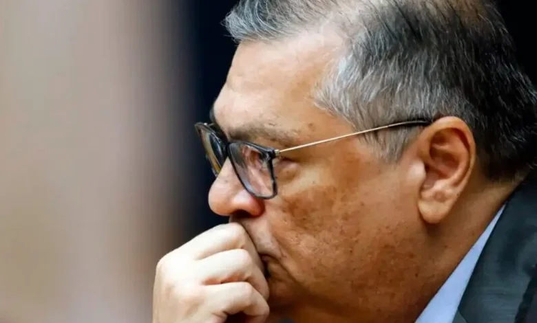 Supremo Tribunal Federal suspende efeito de artigo do projeto de lei que reduz benefícios fiscais e libera R$ 1,9 bilhão em emendas consideradas inconstitucionais.