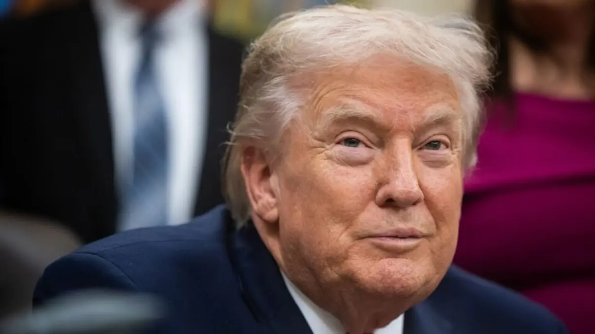 A embaixada dos Estados Unidos no Brasil lança campanha para atrair imigrantes ilegais a se autodeportarem com "bônus" de US$ 3 mil e passagem gratuita.