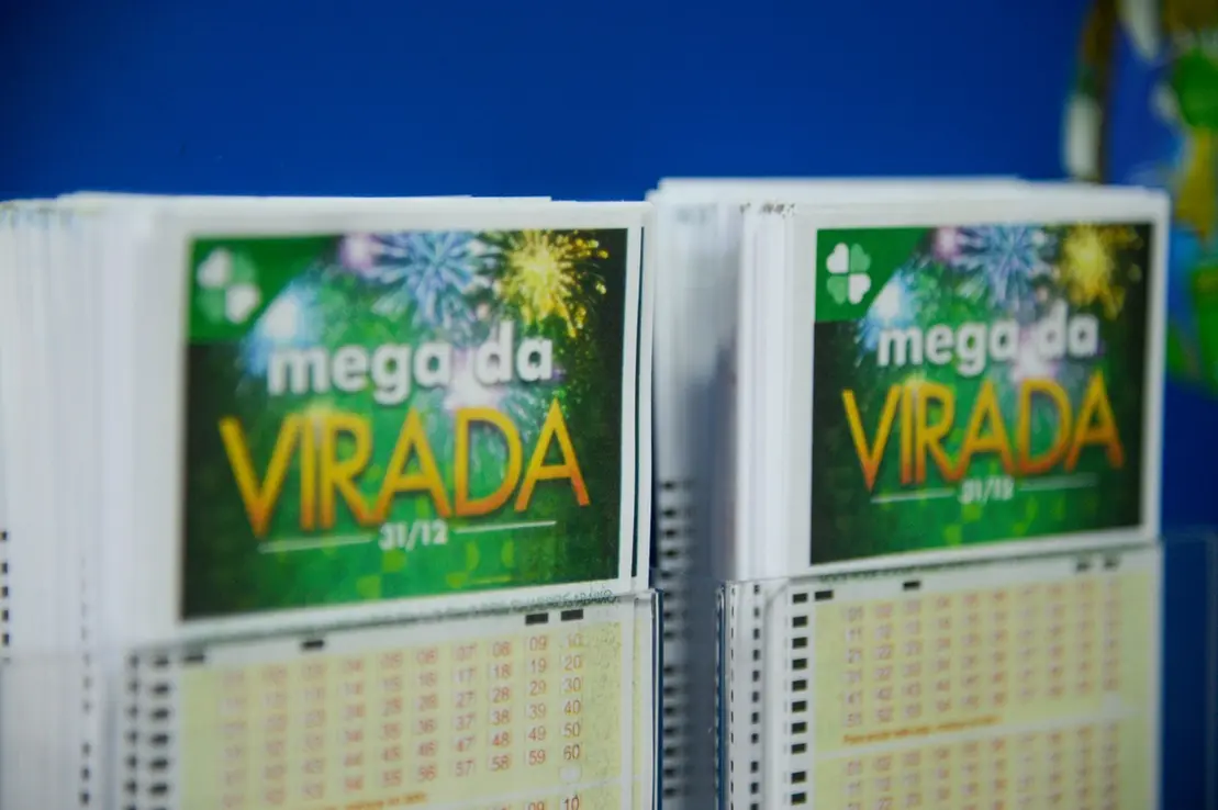 Regras da Mega da Virada 14 Confira as regras da Mega da Virada, evento de loteria que atrai milhares de pessoas no Brasil, com preços em várias categorias e sorteio na noite da virada do ano.