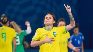 Brasil conquista a primeira Copa do Mundo feminina de futsal 2 A seleção brasileira de futsal feminino conquista a primeira Copa do Mundo feminina de futsal, vencendo as portuguesas por 3 a 0 na decisão, com uma visão ofensiva sólida e habilidade técnica.
