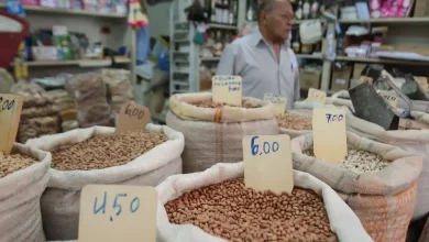 Previsões de inflação brasileira são revisadas, com estimativa para 2025 de 4,33% e para 2026 de 4,06%.