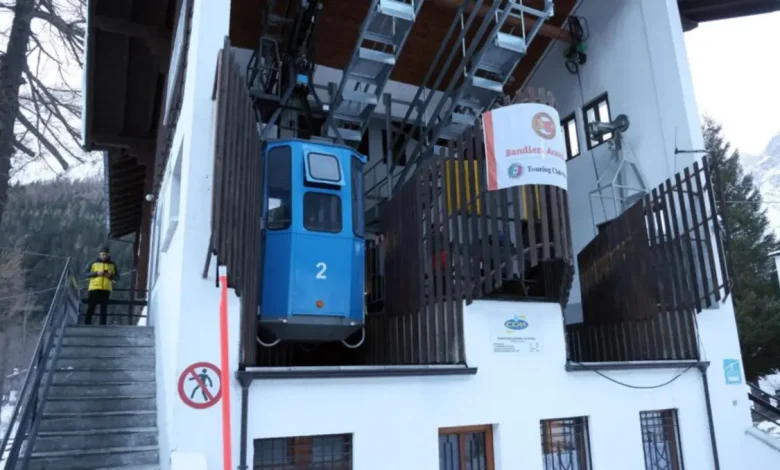 Detalhes exclusivos: Folha de Paraguaçu investiga acidente de teleférico na Itália. Seis feridos e mais de 100 turistas resgatados em colisão nos Alpes.