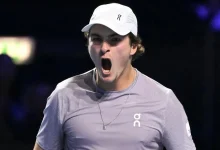 "João Fonseca, jogador brasileiro, conquista títulos e se destaca no circuito após uma ascensão surpreendente no ranking, com determinação e habilidades excepcionais."