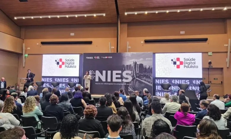 O Governo de SP lança a Nova Plataforma de Dados em Saúde, NIES, para fortalecer a gestão em saúde, aumentar transparência e acesso a informações sobre saúde pública.
