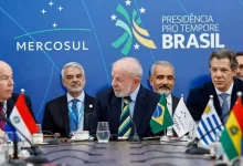 O Brasil se absteve de assinar comunicado do Mercosul reivindicando a "restauração da democracia" na Venezuela, devido a críticas à abordagem e à falta de menção à presença militar estrangeira no Caribe.